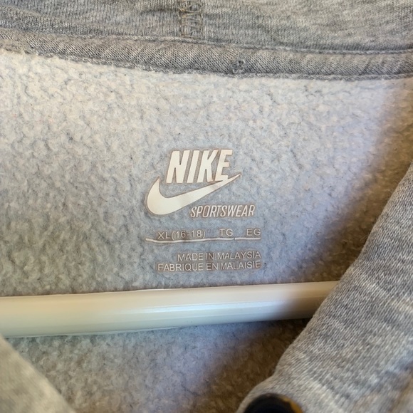 Vintage Nike Cursive style Hoodie - Picture 3 of 3